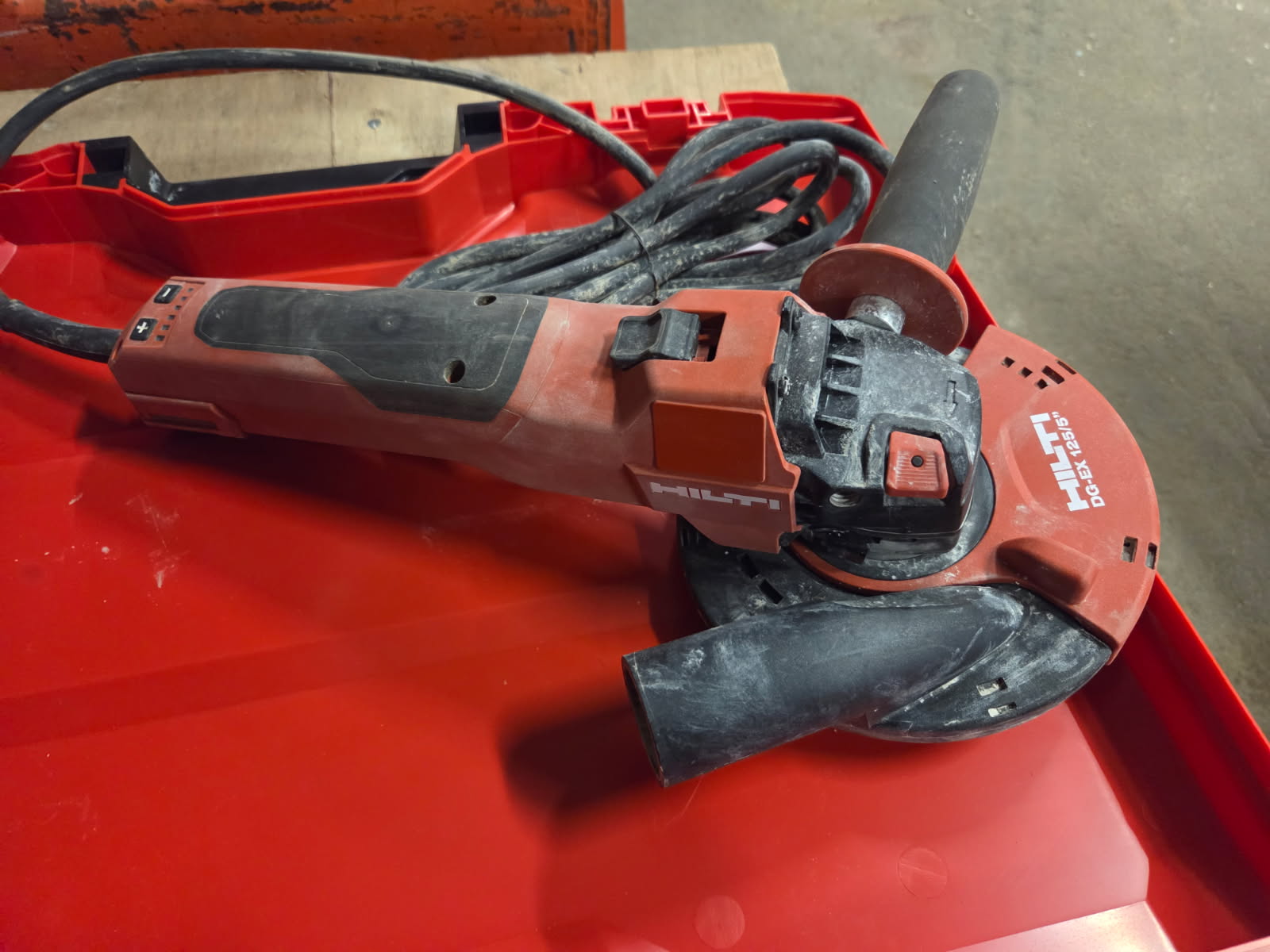 Du visar för närvarande Hilti handgolvslip