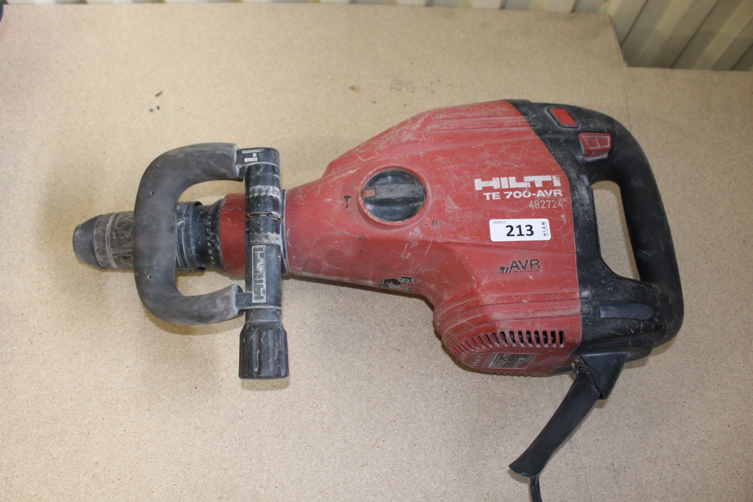Du visar för närvarande Bilningsmaskin Hilti TE700-AVR