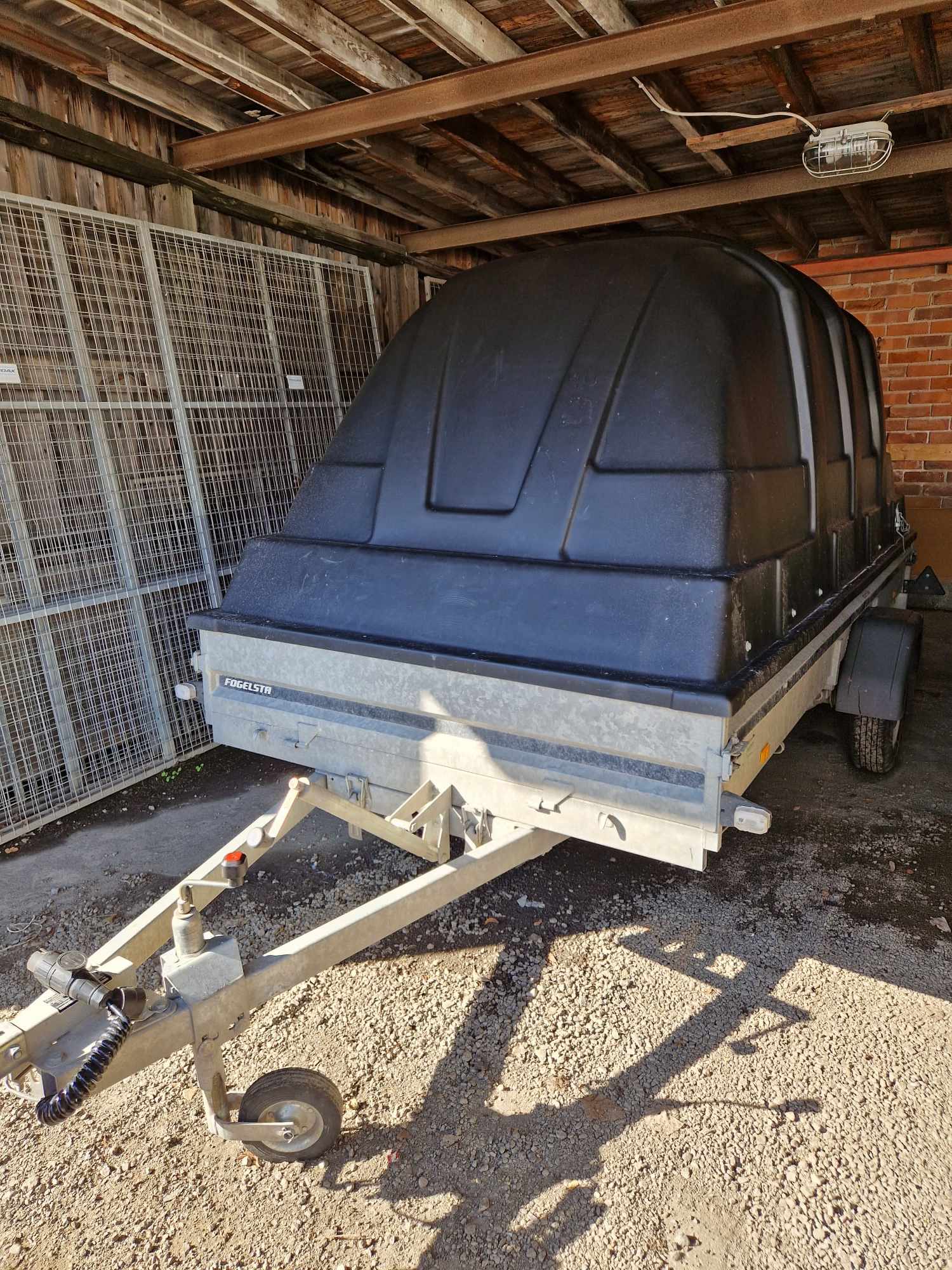 Du visar för närvarande Kåpvagn, 750 kg